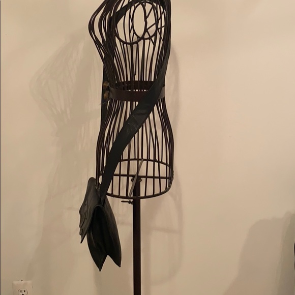 Authentic Chanel black CC shoulder cross body bag - Picture 5 of 10